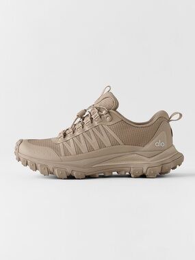 NWOB ALO Yoga ALO Trail Sneakers in Gravel - 10.5